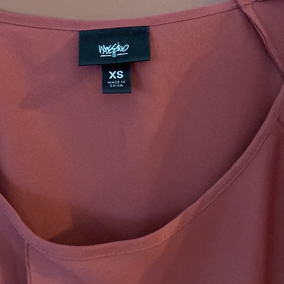 Mossimo layered blouse in beautiful salmon pink colour in size extra small. - Picture 2 of 8